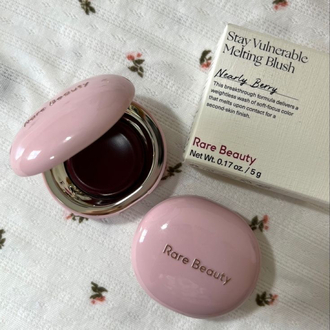 Rare Beauty Nearly Berry Allık