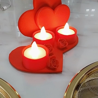 Kırmızı kalp şeklinde mumluk 