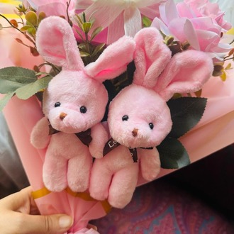 Pembe Tavşancık Gül Buketi (Takı Hediye Kutulu)