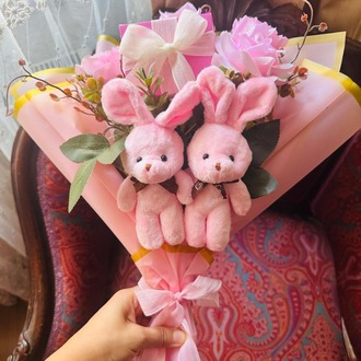 Pembe Tavşancık Gül Buketi (Takı Hediye Kutulu)