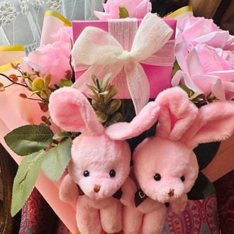 Pembe Tavşancık Gül Buketi (Takı Hediye Kutulu)