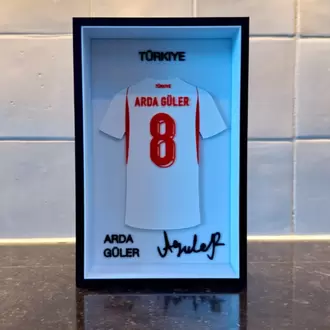 Arda Güler Forma Çerçevesi