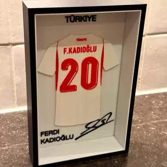 Ferdi Kadıoğlu Forma Çerçevesi