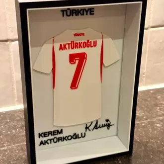 Kerem Aktürkoğlu Forma Çerçevesi