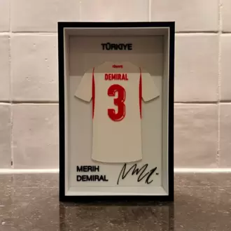 Merih Demiral Forma Çerçevesi