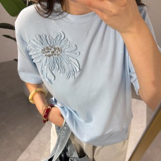 Mavi taşlı çiçeki Tshirt