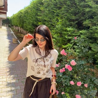 Fularlı tasarım Tshirt