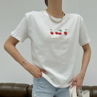 Kiraz Detaylı %100 Pamuk T-shirt 