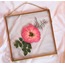 çerçevemiz 25x25 cm ,  malzeme cam ve pirinçten yapılmıştır.