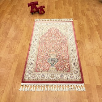 Mihrâb-ı Gülzâr Motifli İpek Seccade