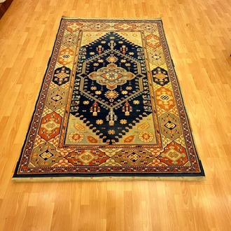 Uşak 210 X 154 Klasik Madalyonlu El Dokuma Halısı