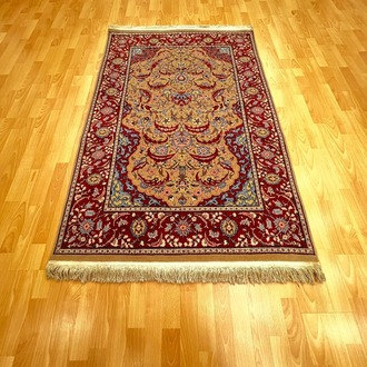 Hereke 167 X 114 Mihraplı ve Kandil Motifli El Dokuma Halı