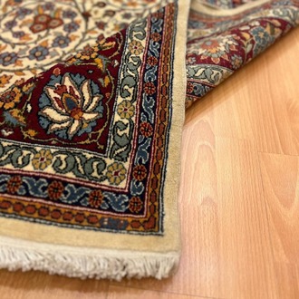 Hereke 266 X 177 Şah Abbas Madalyonlu ve Kandil Motifli El Dokuma Halı