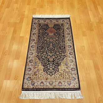 Mihrâb-ı Gülzâr Motifli 70x120 CM İpek Seccade Siyah