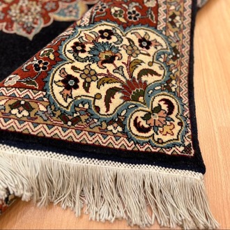 Hereke 152 X 139 Madalyonlu El Dokuma Halı  