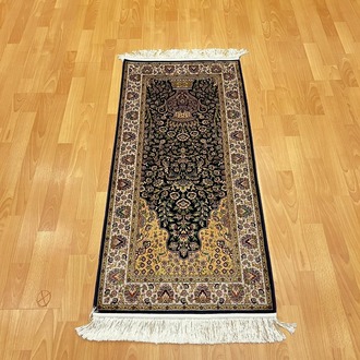 Mihrâb-ı Gülzâr Motifli 60x120 CM İpek Seccade Siyah