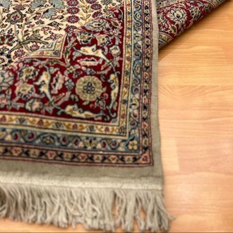 Hereke 282 x 187 Serpme Çiçek ve Yaprak Motifli El Dokuma Halı