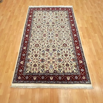 Hereke 231 X 151 Sonsuz Döngü Çiçek Motifli El Dokuma Halı