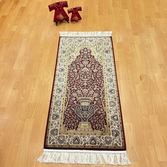 Mihrâb-ı Gülzâr Motifli 60x120 CM İpek Seccade Bordo