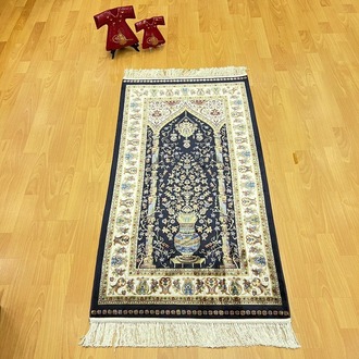 Mihraplı Ağaç Hayatı Desenli 70x120 CM İpek Seccade Siyah