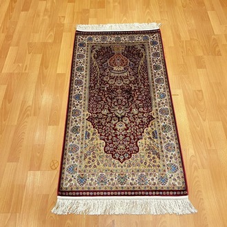 Mihrâb-ı Gülzâr Motifli 70x120 CM İpek Seccade Bordo