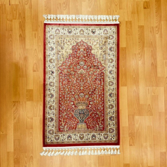 Mihrâb-ı Gülzâr Motifli İpek Seccade