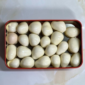 Beyaz Çikolata Aromalı Çilek Draje 500 GR