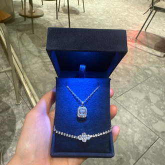 Diamond kutuda ikili set