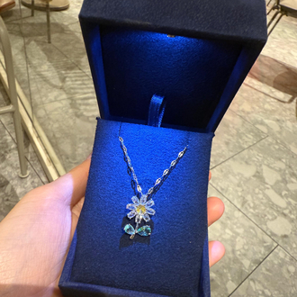 Diamond kutuda papatya kolye