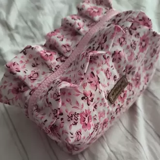 Pembe fırfırlı makyaj çanta