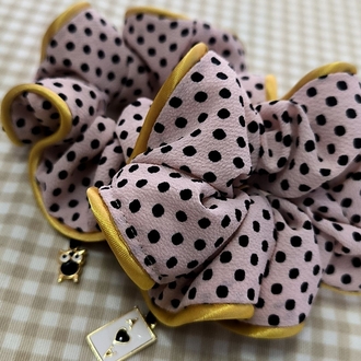 Puantiyeli & Altın Biyeli Charm Detaylı Scrunchie Toka