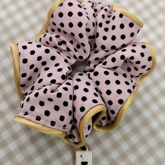 Puantiyeli & Altın Biyeli Charm Detaylı Scrunchie Toka