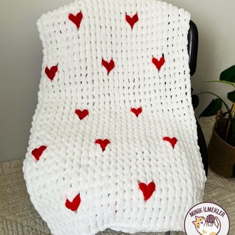 Bebek Battaniyesi – Beyaz Kalpli, 90x90 cm – Alize Puffy, El Örgüsü