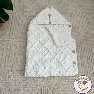 Bebek Kundak – Beyaz, 50x75 cm – Alize Puffy, El Örgüsü
