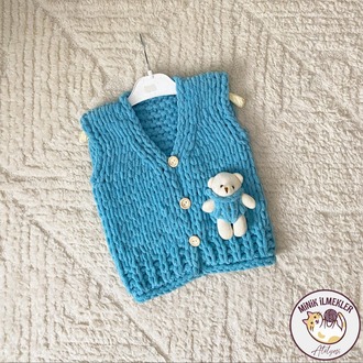 Bebek Yelek – Azur Mavi, 1 Yaş – Alize Puffy, El Örgüsü