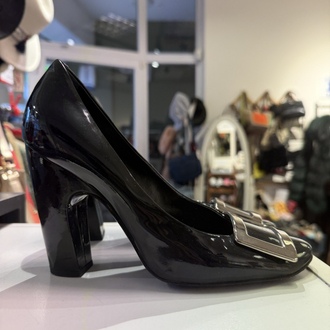 Roger Vivier siyah topuklu ayakkabı