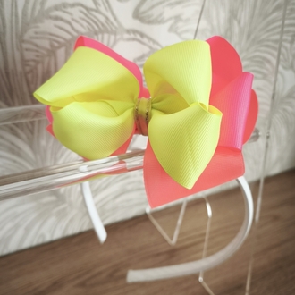 Neon Dream Bow 
Taç
