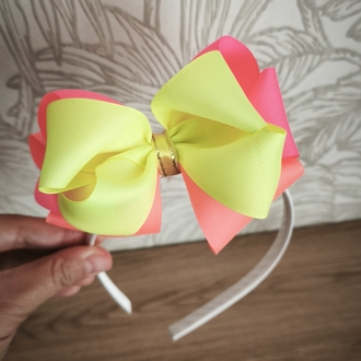 Neon Dream Bow 
Taç