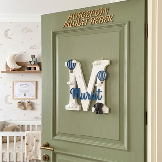 Kişiye özel uçan balon &küçük figürlü dekor harf (M)