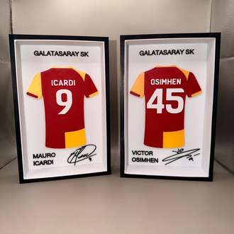 VİCTOR OSİMHEN - GALATASARAY İMZALI FORMA MASA SÜSÜ