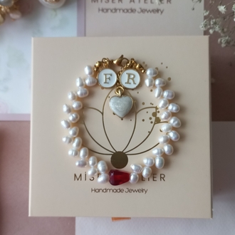 ' PETAL İNCİ NAR & HARF BİLEKLİK 