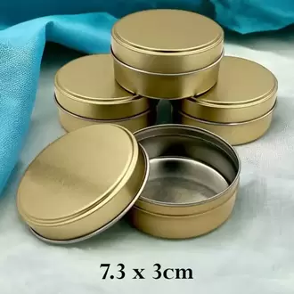 10 Adet Düz Renkli Mum, Sabun ve Hediyelik Metal Kutu 7,3x3,1 cm