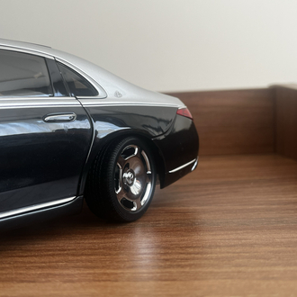 Mercedes Maybach 1/18 