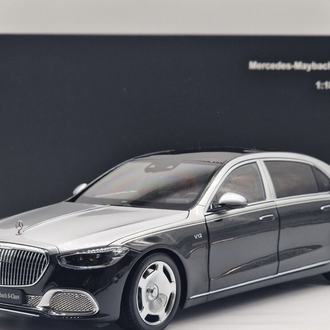 Mercedes Maybach 1/18 