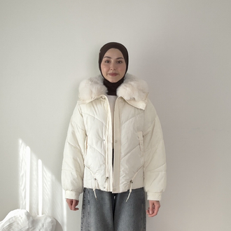 Kürk yakalı şişme mont / ekru