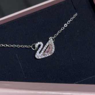 Swarovski swan kolye