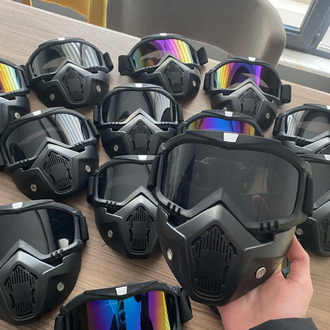 Siyah Cam Maske