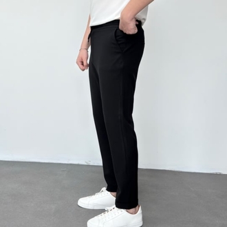 Siyah Jogger ile Zamansız Stil