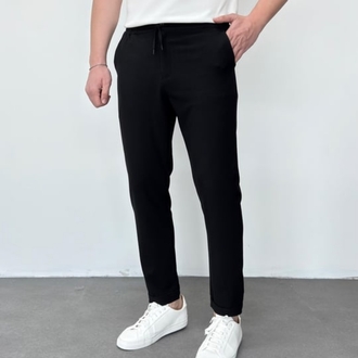Siyah Jogger ile Zamansız Stil