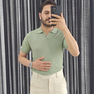 Ferahlık ve Şıklık Mint Yeşili Triko Tişört
